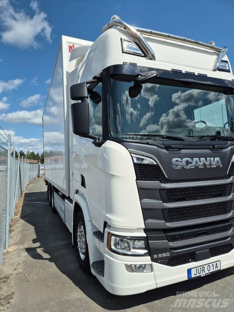 Scania R 590 Skříňová nástavba