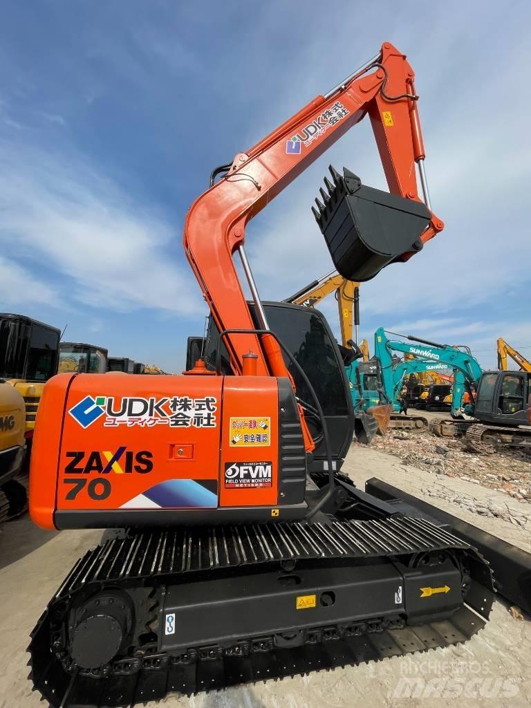 Hitachi 70 Mini rýpadla < 7t