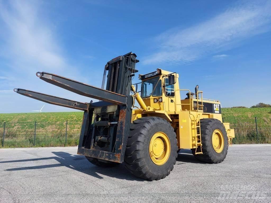 CAT 988 B Kolové nakladače