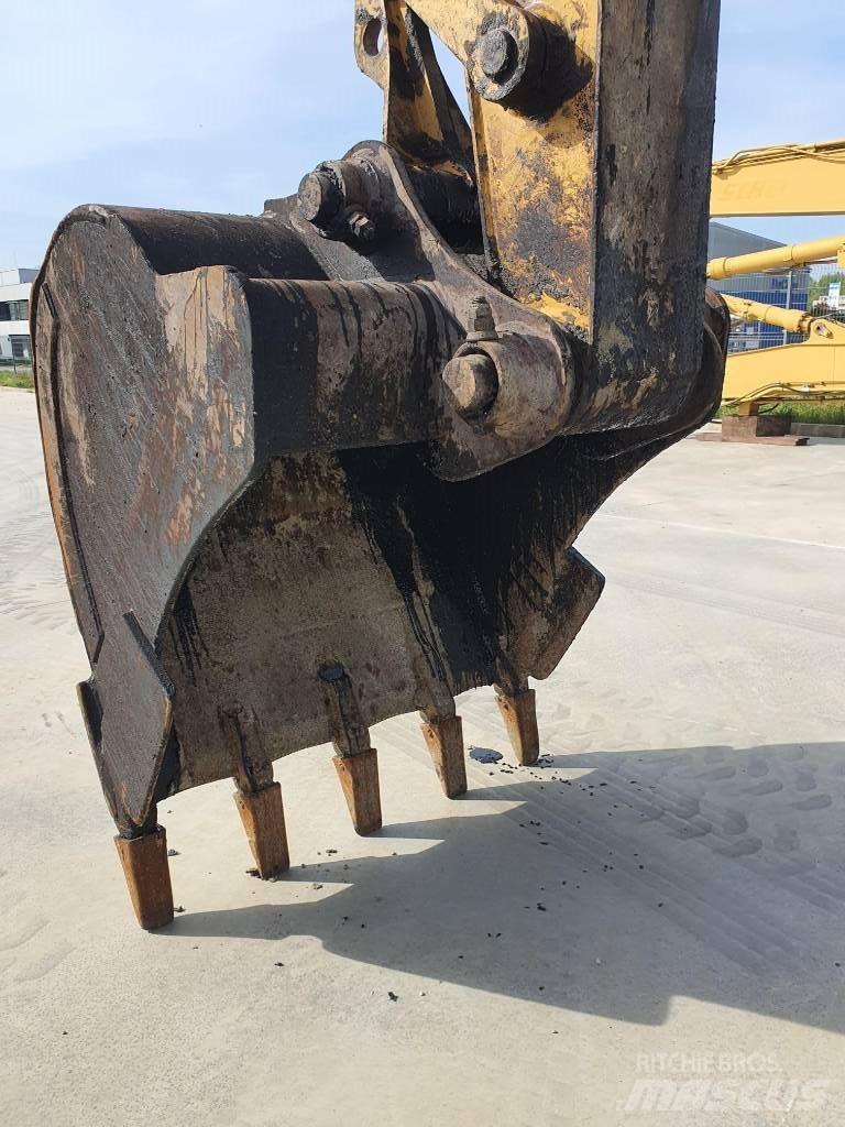 CAT M 318 Kolová rýpadla