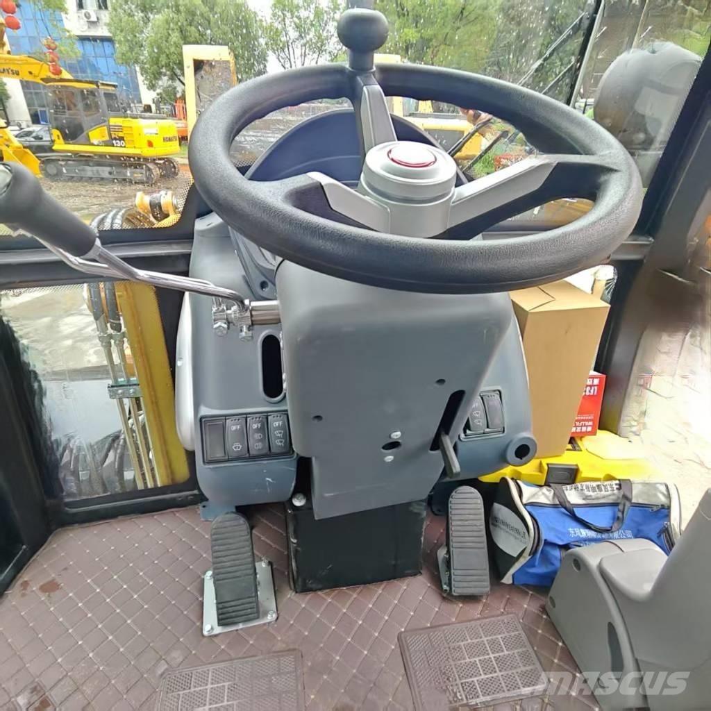 CAT 305.5 E Mini rýpadla < 7t