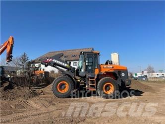 Doosan DL 220 Kolové nakladače