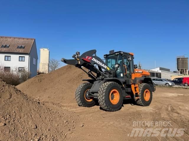 Doosan DL 220 Kolové nakladače