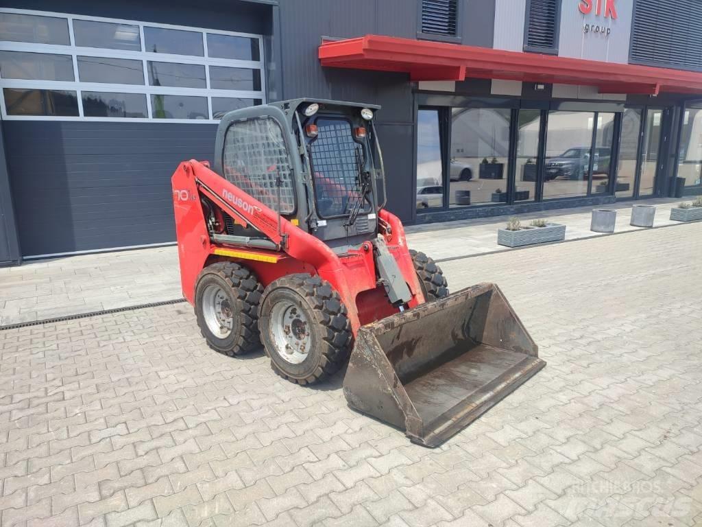Neuson 701 S Smykem řízené nakladače