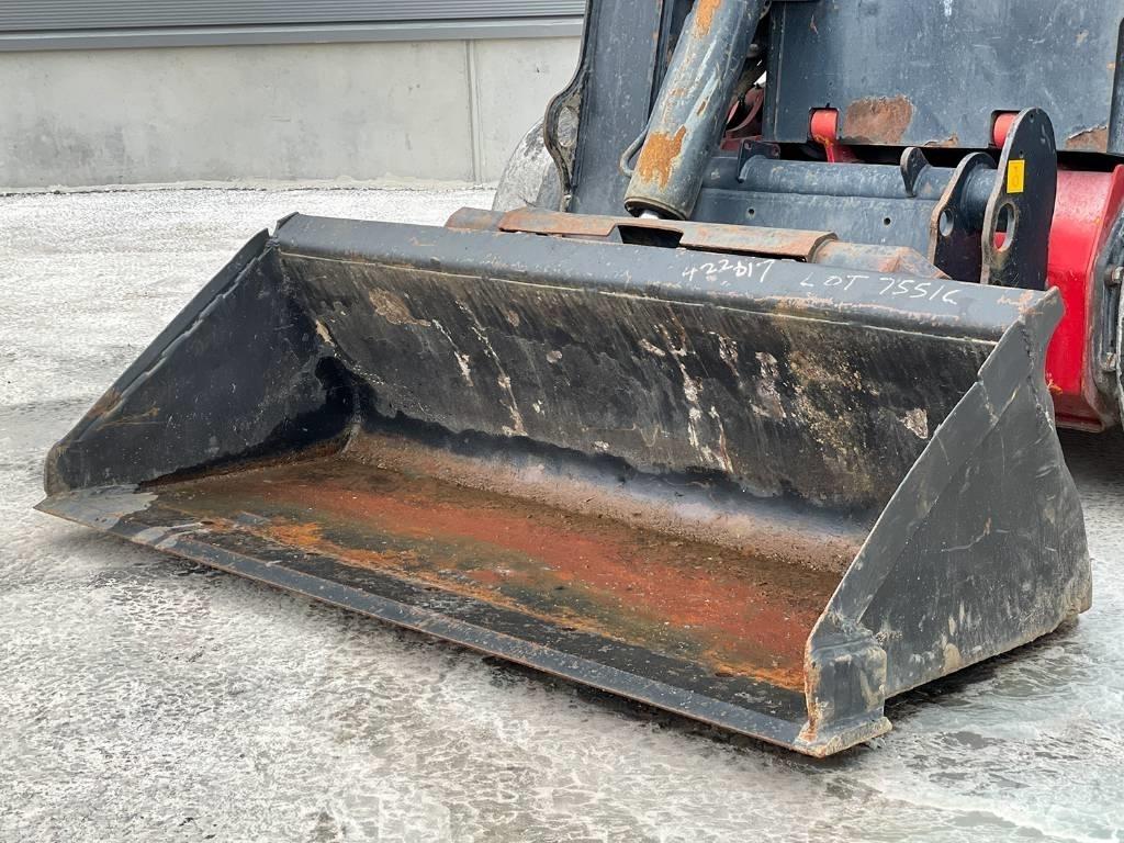 JCB R260 Smykem řízené nakladače