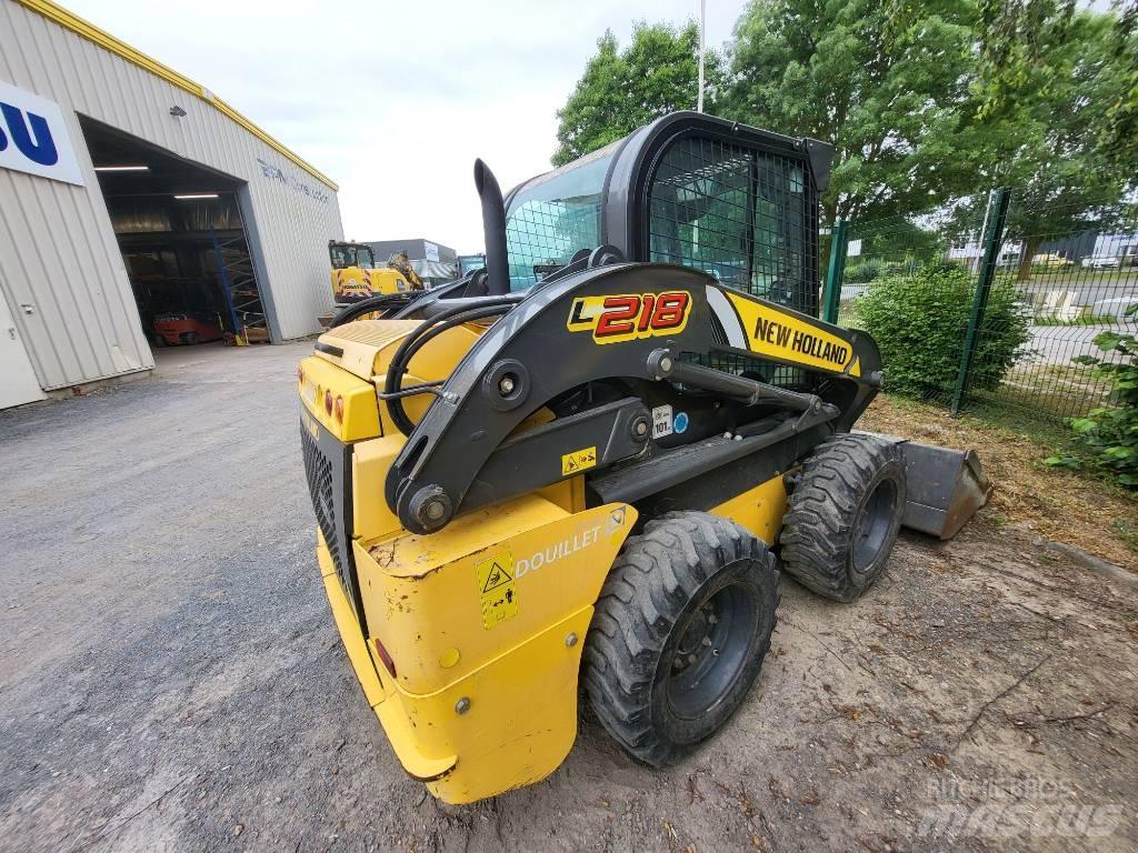 New Holland L218 Smykem řízené nakladače