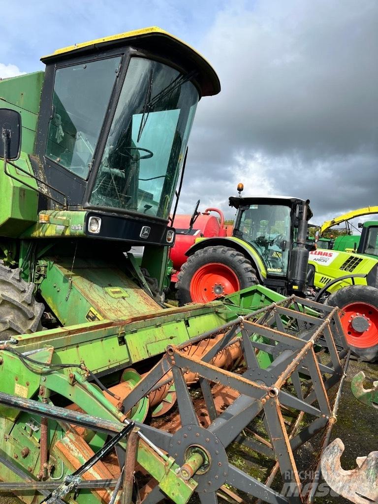 John Deere 1055 Sklízecí mlátičky