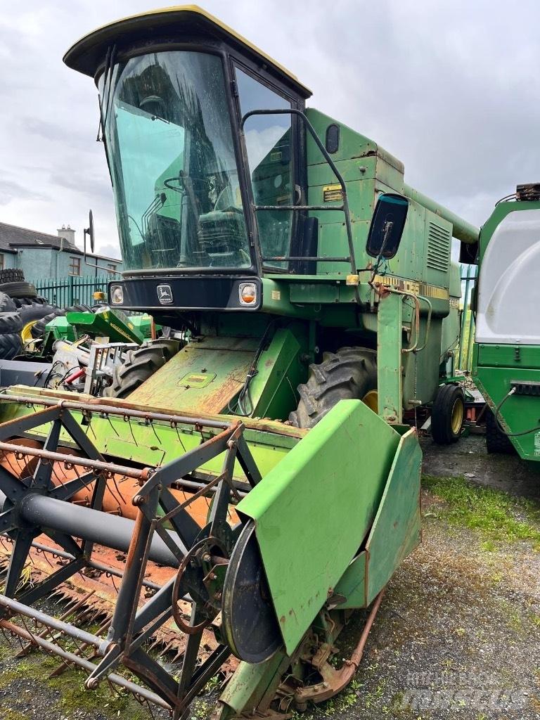 John Deere 1055 Sklízecí mlátičky