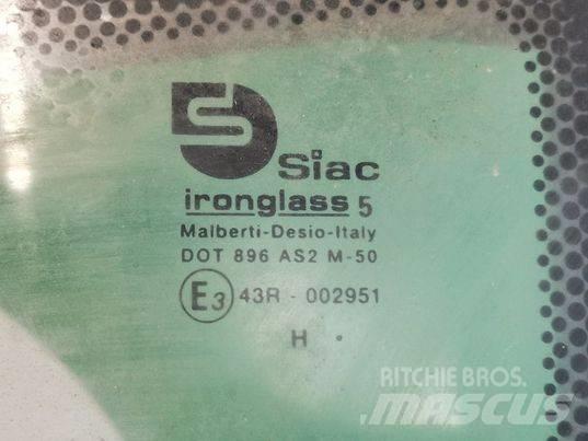 CAT TH417C door Kabiny a interiér