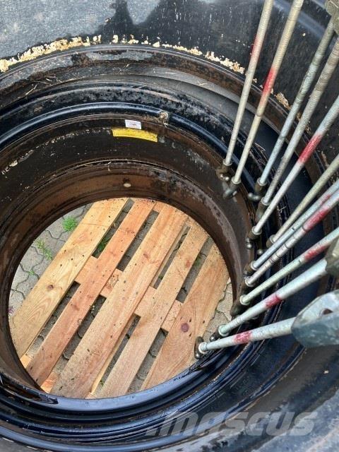  - - - 650/65X42 Pneumatiky, kola a ráfky