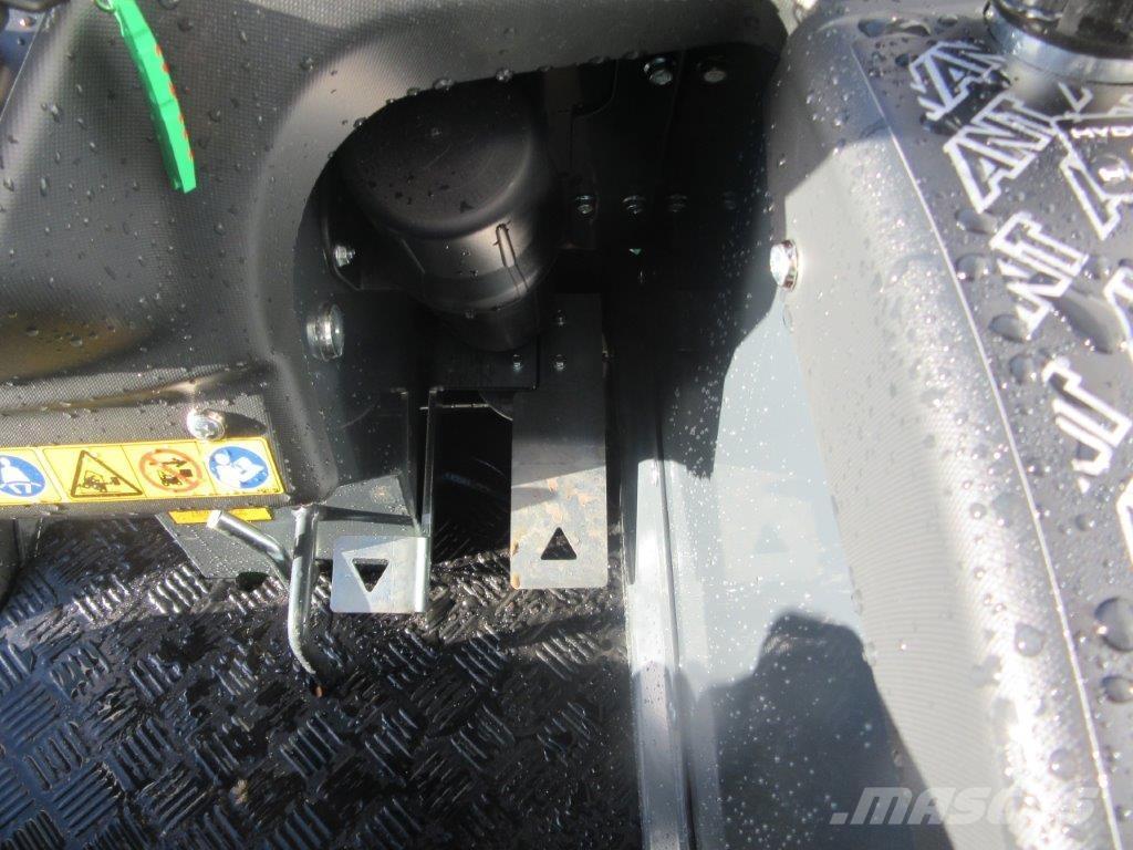 Avant 220 Teleskopické manipulátory