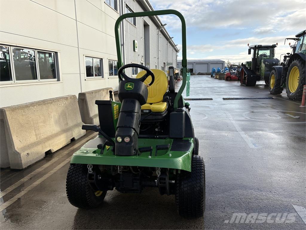 John Deere 1570 Samojízdné sekačky