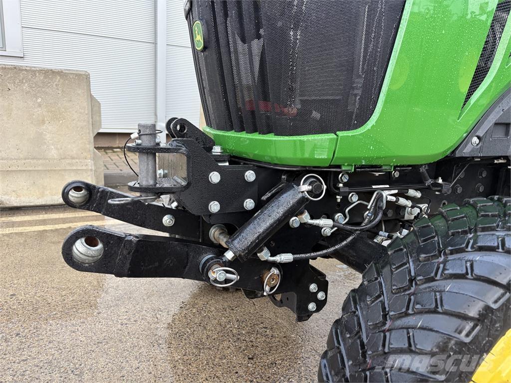 John Deere 2038R Kompaktní traktory