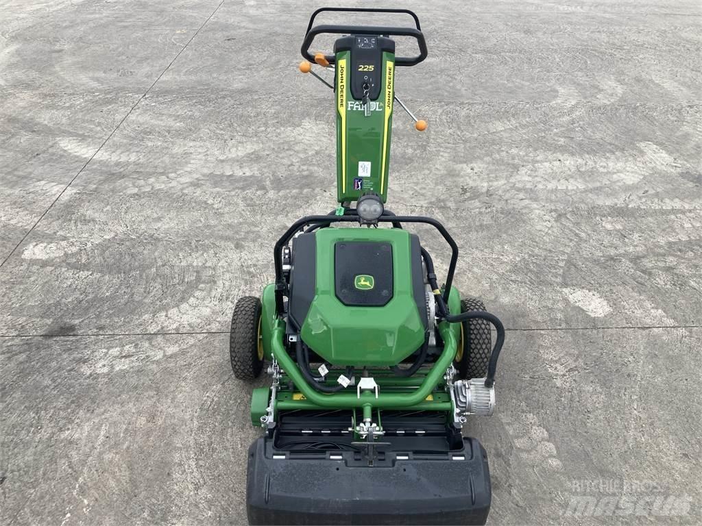 John Deere 225 E-cut Vedené sekačky
