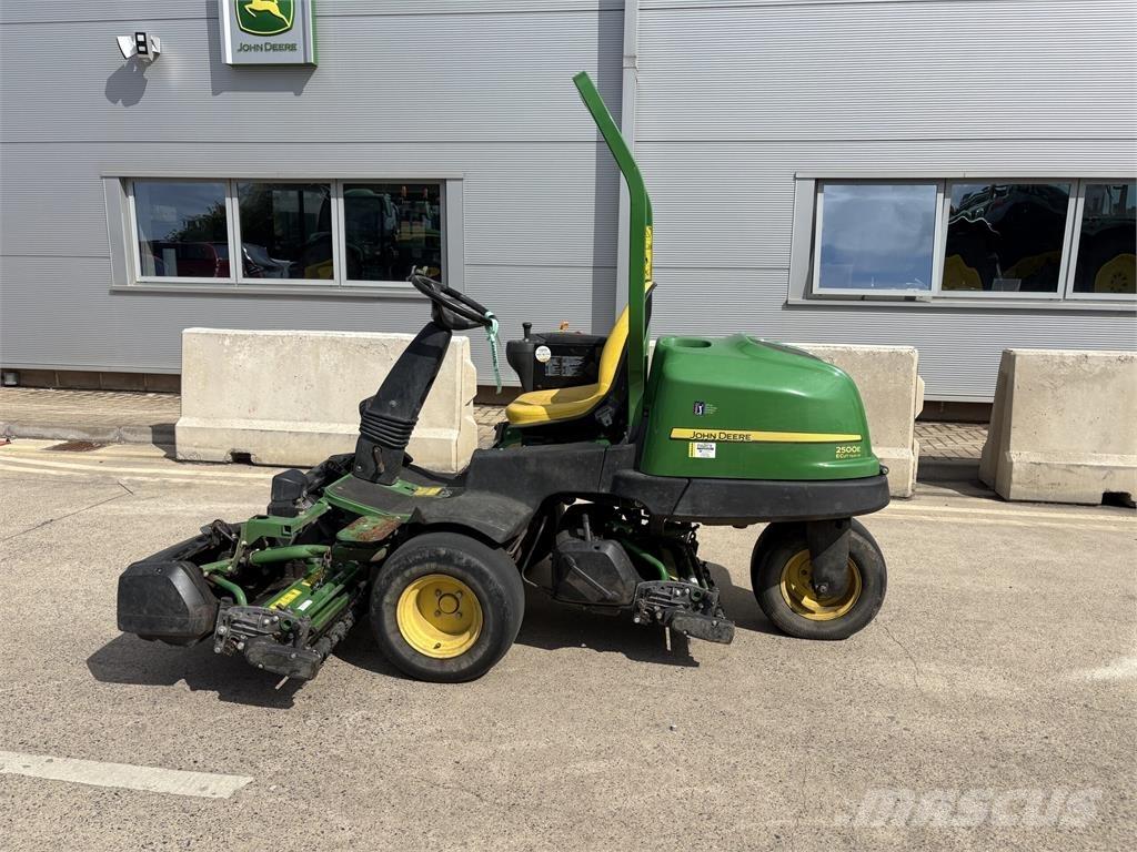 John Deere 2500E Vedené sekačky