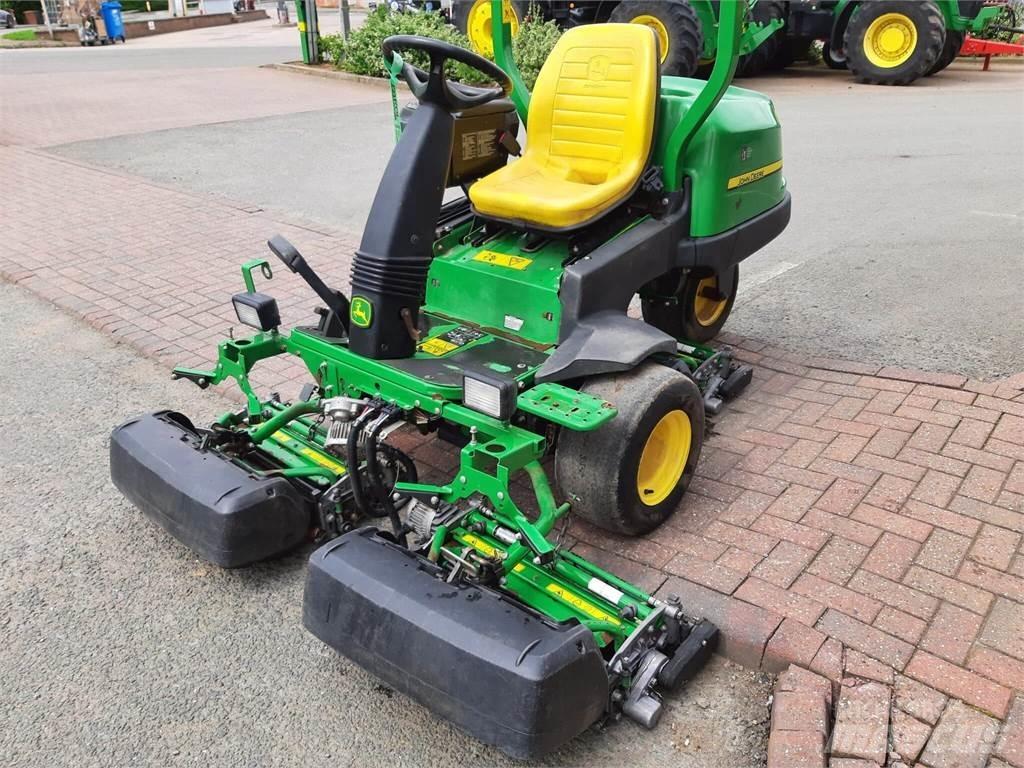 John Deere 2500EH Vedené sekačky