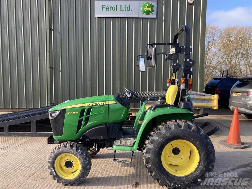 John Deere 3025E Kompaktní traktory