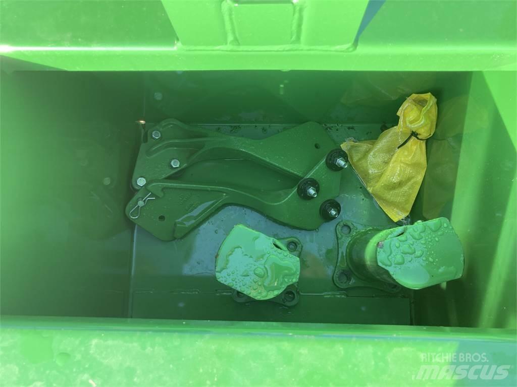 John Deere 320R Kompaktní traktory