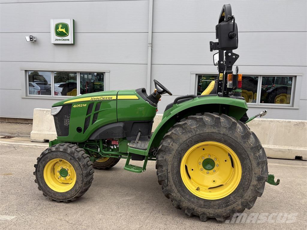 John Deere 4052M Kompaktní traktory