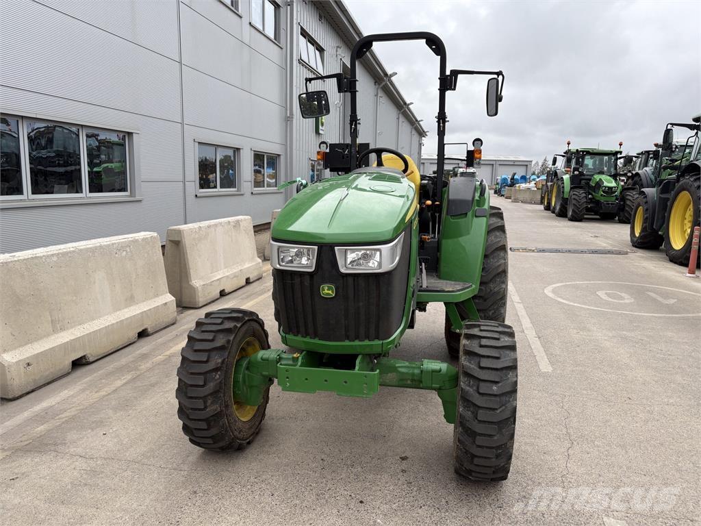 John Deere 4052M Kompaktní traktory