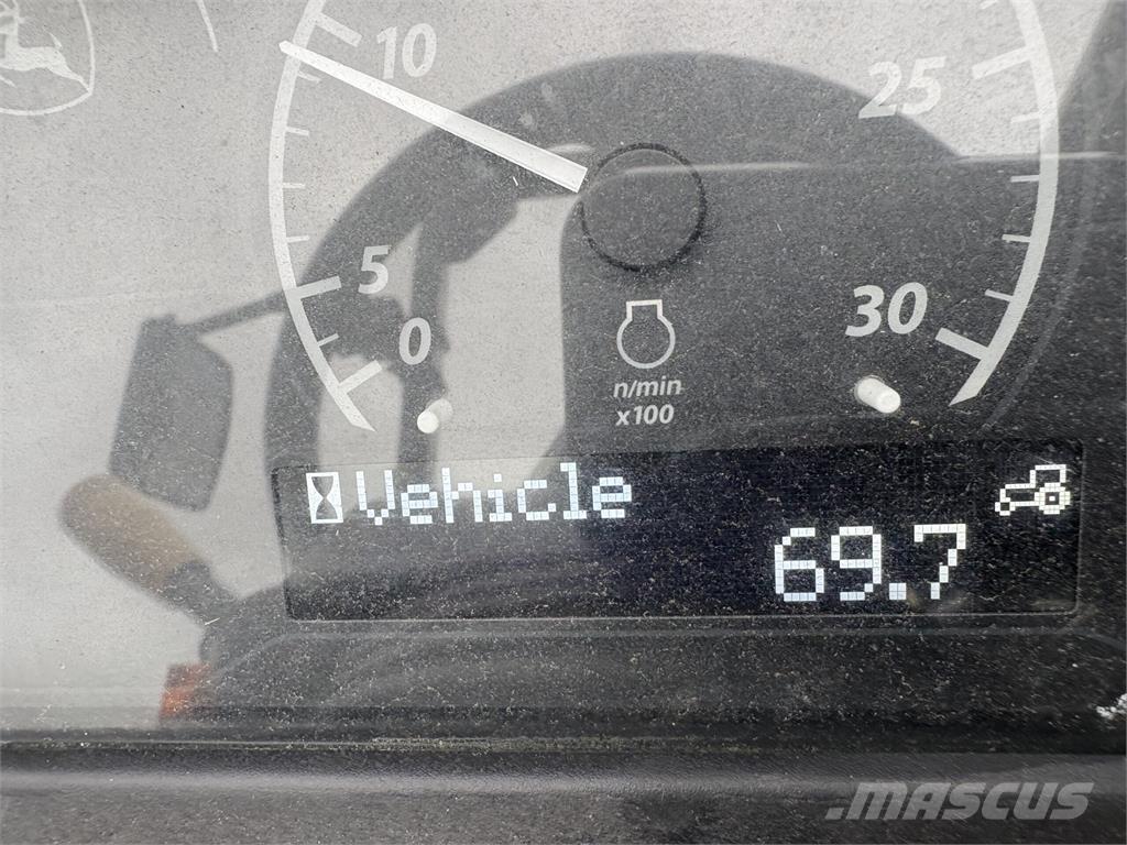 John Deere 4052M Kompaktní traktory