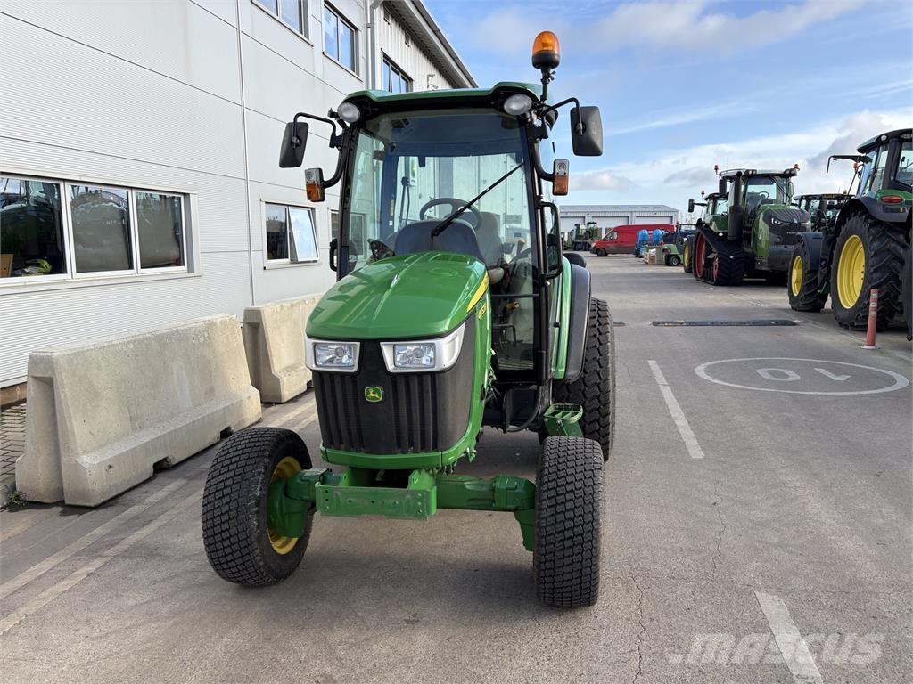 John Deere 4052R Kompaktní traktory