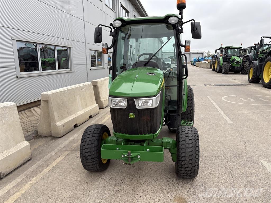 John Deere 4066R Další
