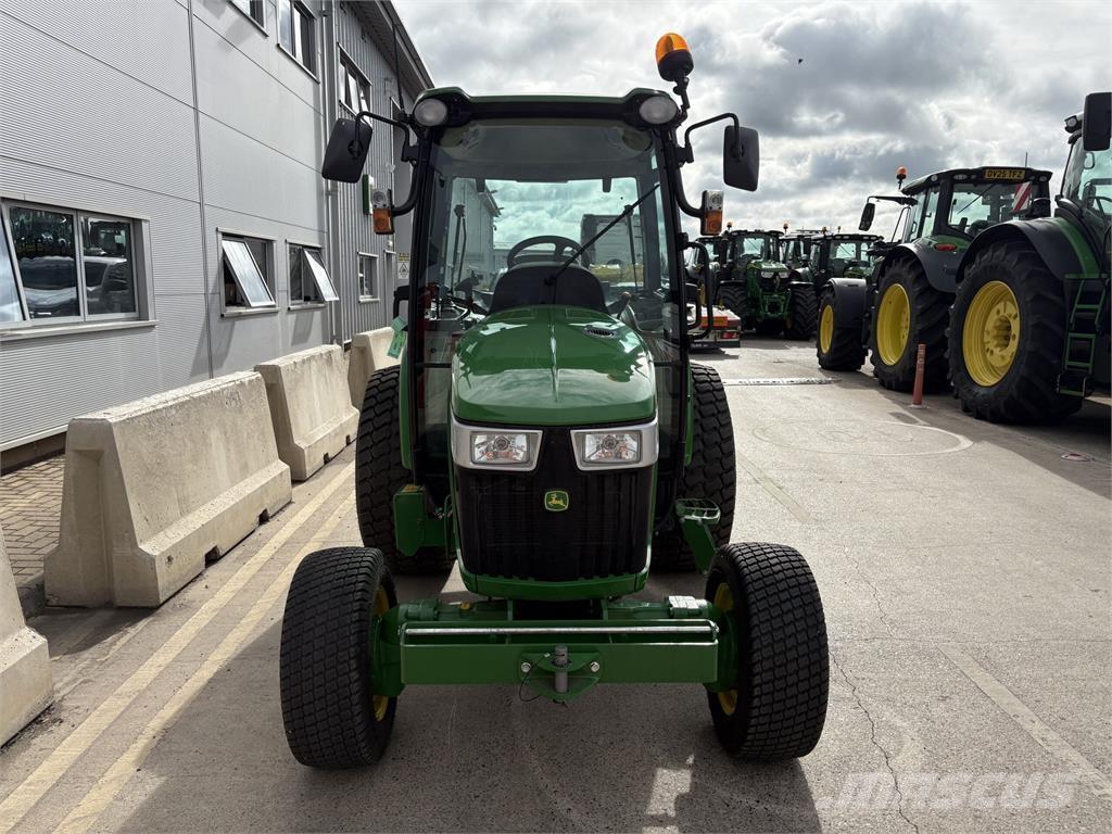 John Deere 4066R Kompaktní traktory