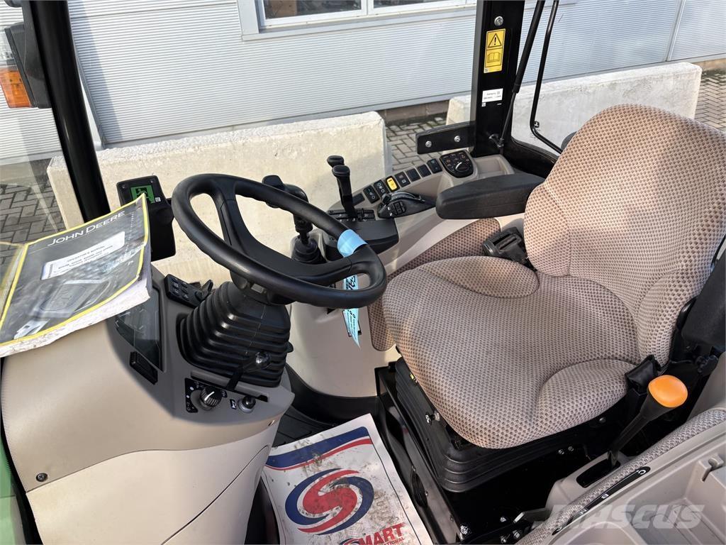 John Deere 4066R Kompaktní traktory