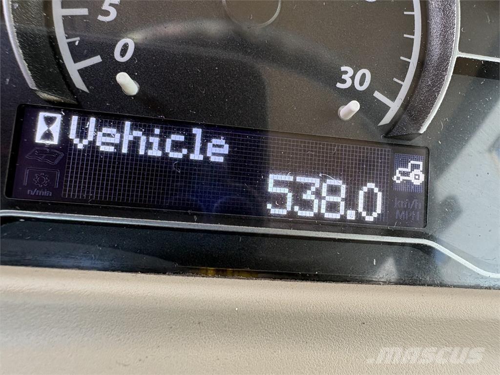 John Deere 4066R Kompaktní traktory