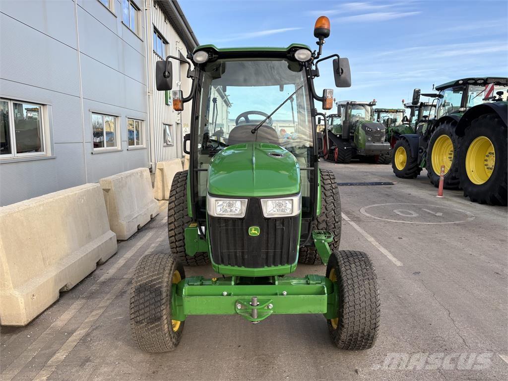 John Deere 4066R Kompaktní traktory