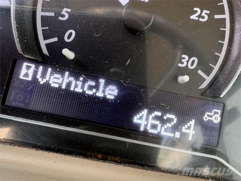 John Deere 4066R Kompaktní traktory