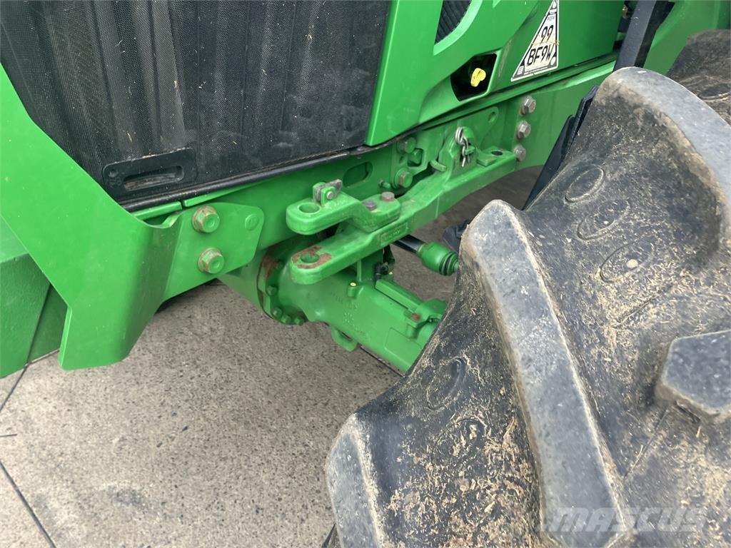 John Deere 6100M Traktory