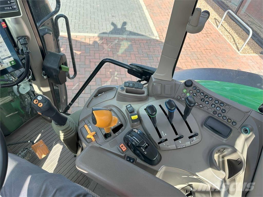 John Deere 6110M Traktory