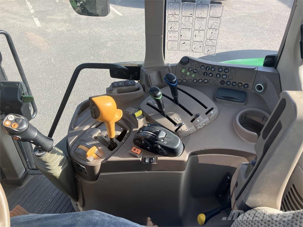 John Deere 6120M Traktory