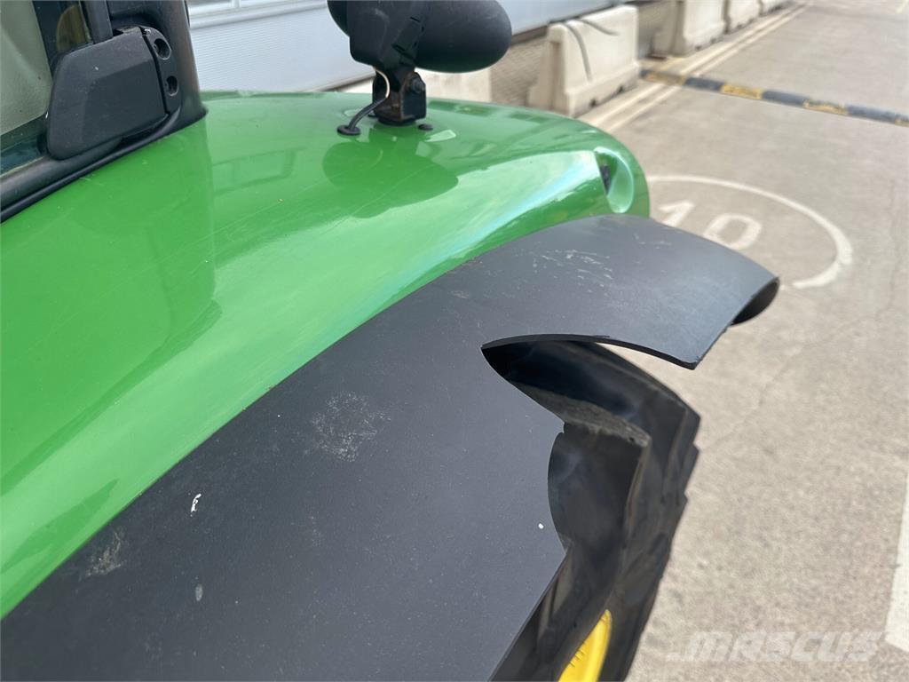 John Deere 6135R Traktory