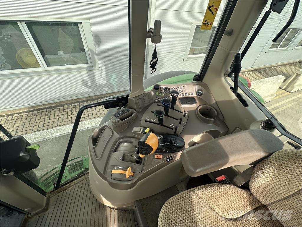 John Deere 6155M Traktory