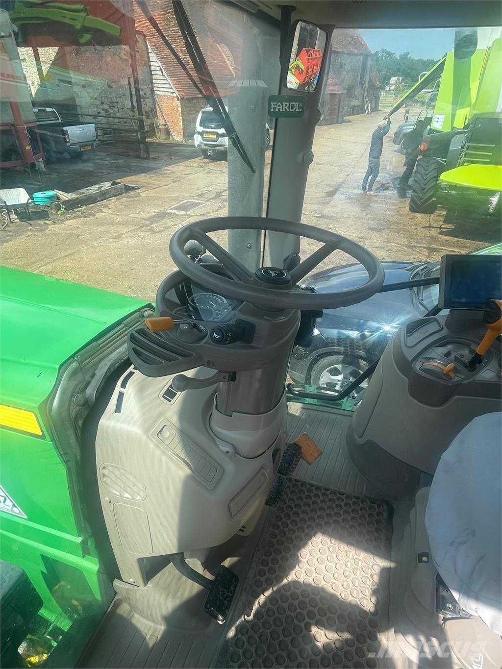 John Deere 6155R Traktory