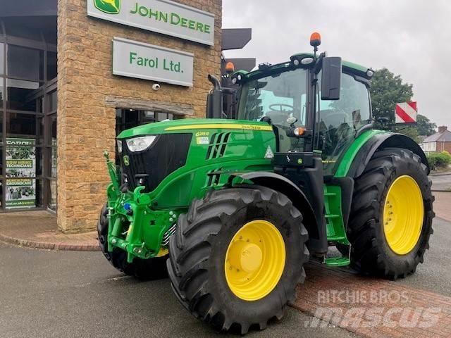 John Deere 6215R Traktory