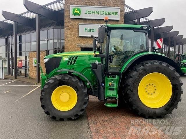 John Deere 6215R Traktory