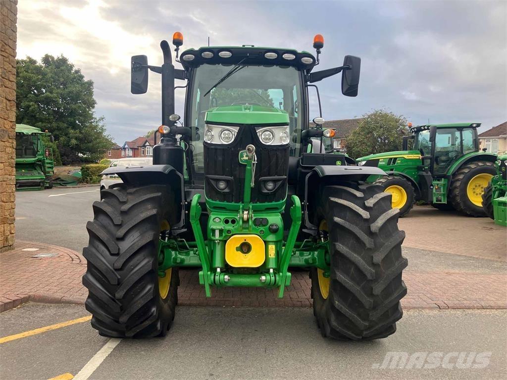 John Deere 6215R Traktory