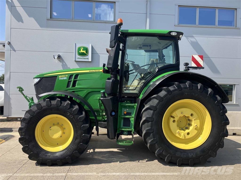 John Deere 6250R Traktory