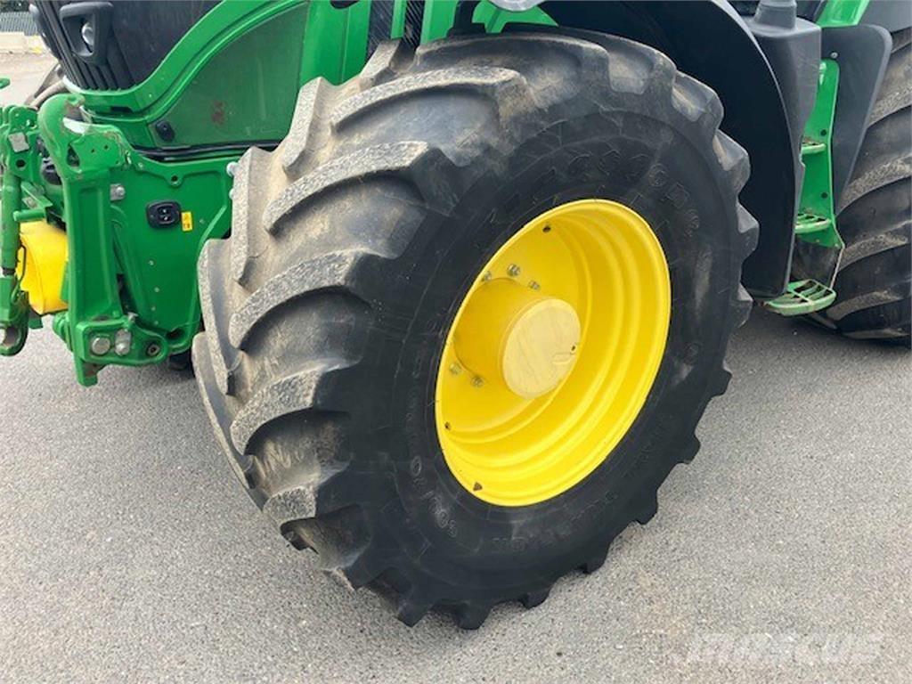 John Deere 6250R Traktory