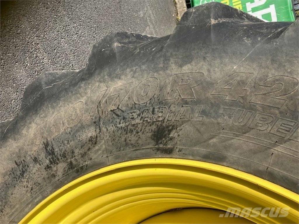 John Deere 6250R Traktory