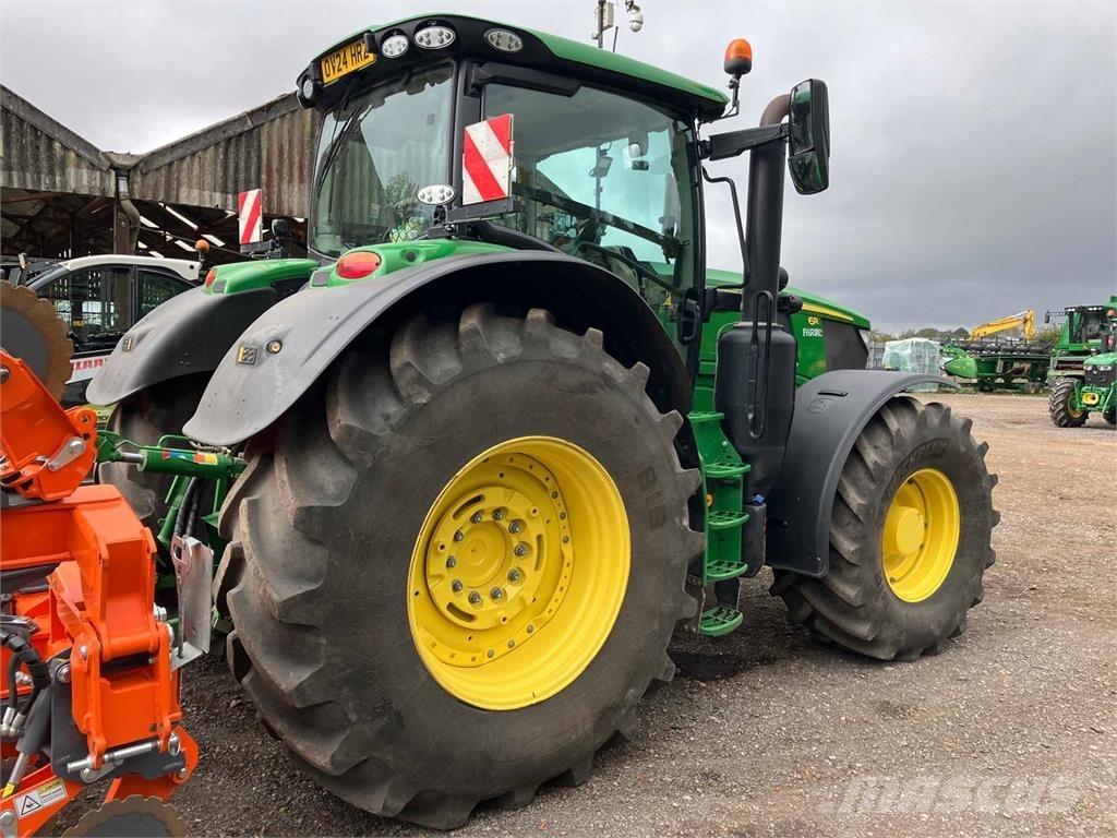 John Deere 6R 215 Traktory
