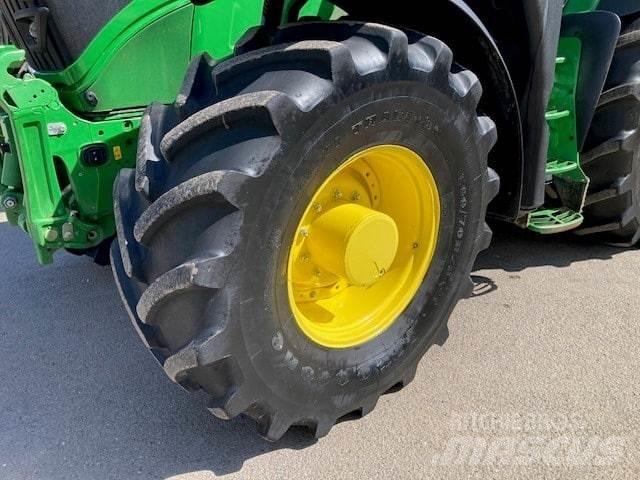 John Deere 6R 215 Traktory