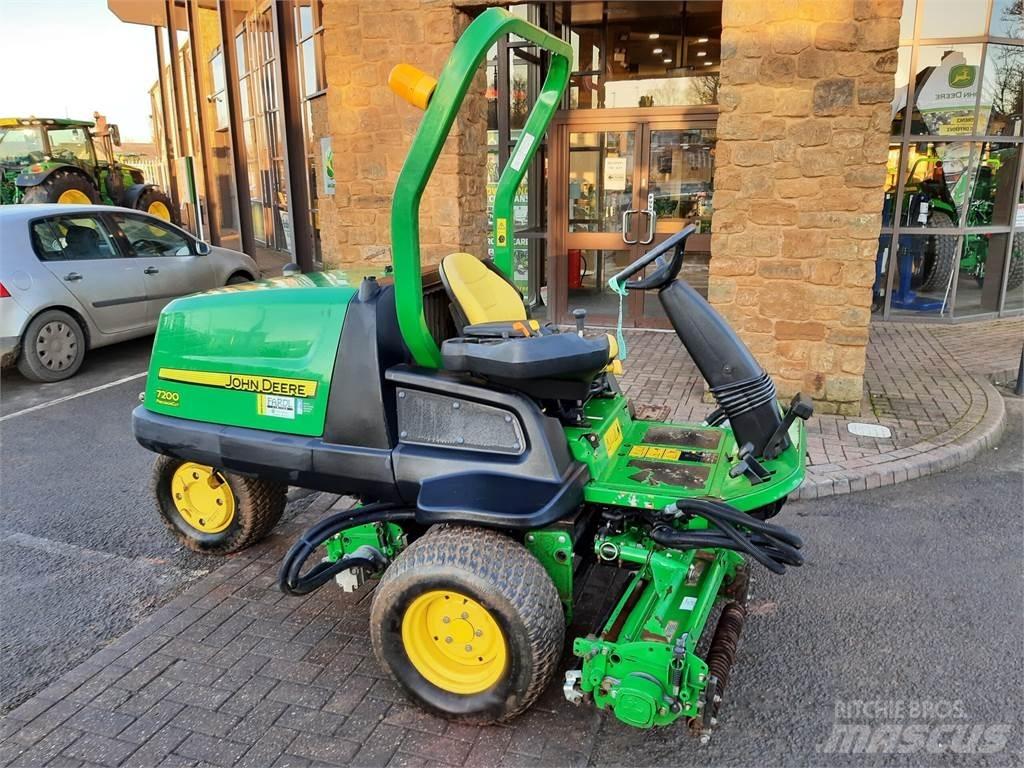 John Deere 7200 Vedené sekačky