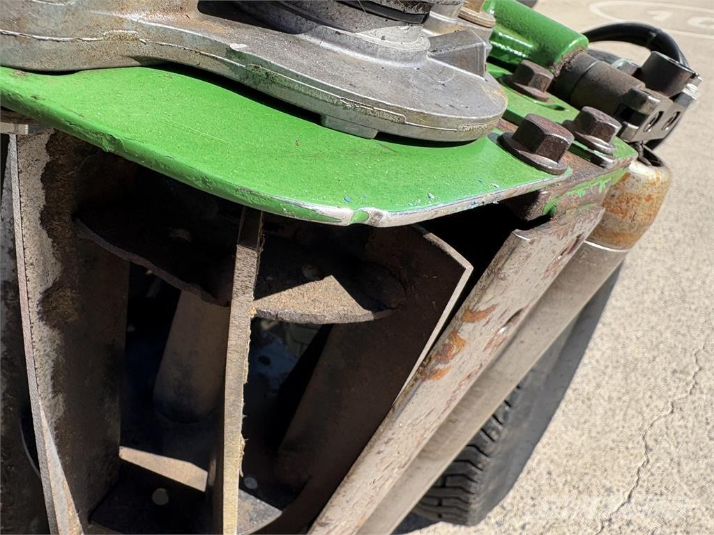 John Deere 7700A Vedené sekačky