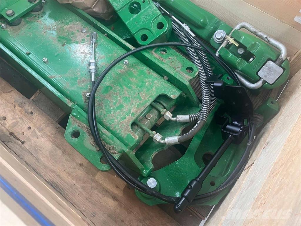 John Deere 8R Další