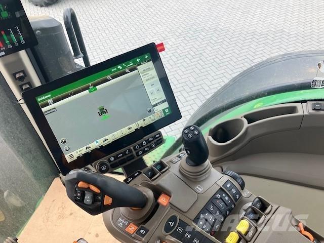 John Deere 8R 370 Traktory